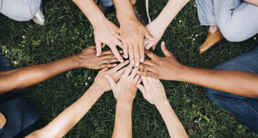 Cara Efektif Menanamkan Nilai Empati dan Toleransi pada Anak di Era Modern